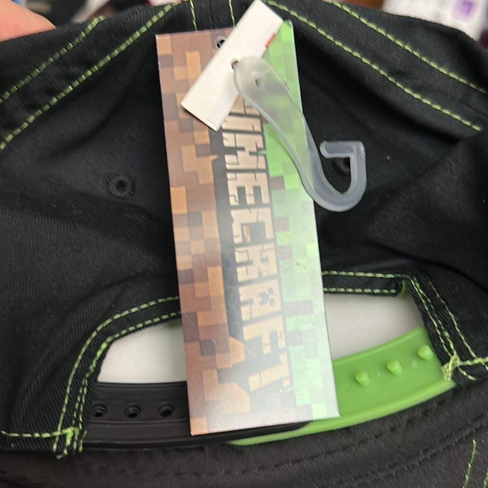BNWT- Minecraft Creeper - Black and Green Cap/ Youth - 05FM - Picture 7 of 7